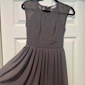 grey sleveless dress